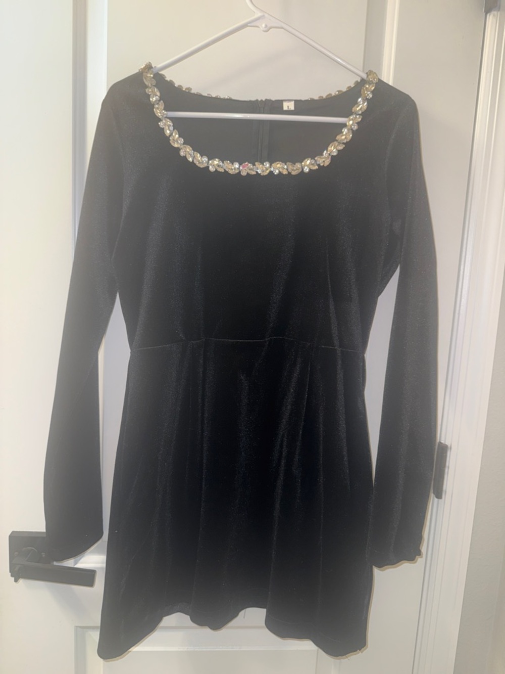 Black Velvet Jewel-Neck Long Sleeve Dress